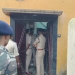 वासेपुर में अहले सुबह से भारी संख्या में पुलिस की दबिश,बदमाशों की हो रही तलाश